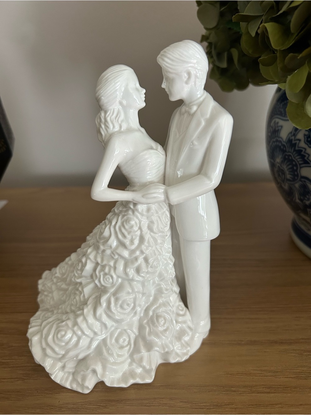 Royal Doulton Monique Lhuillier Wedding Bride Groom Romantic Cake Topper